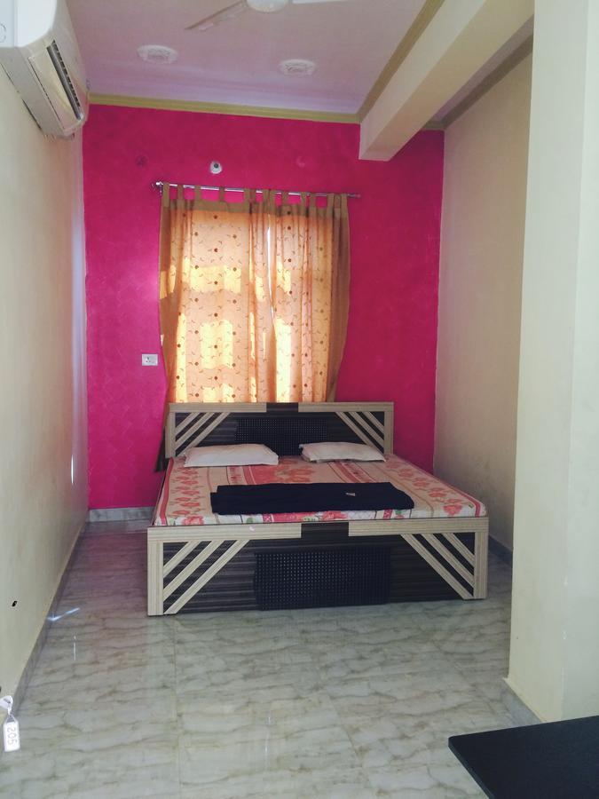 Vinayak Palace Mathura Bagian luar foto